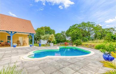 Nice Home In Autoire With Outdoor Swimming Pool, Wifi And 4 Bedrooms