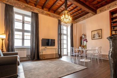 Apartments Santachiara15, luxury historical apartment