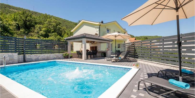 Holiday home Beautiful home in Runovici with Outdoor swimming pool, WiFi and 4 Bedrooms
