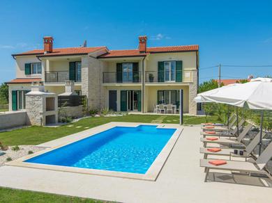 Villa Villa with private pool in a quiet location with garden and grill