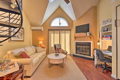 Holiday home Townhome with Fireplace - Walk to Chairlift!