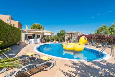Villa Finca Son Macia, amplia piscina, jardines en Selva, cerca de playas