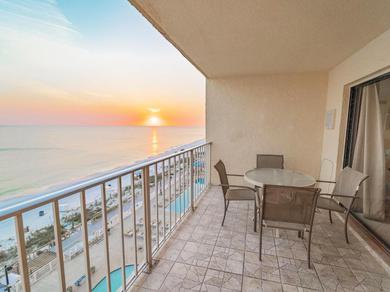 Apartments Regency Towers 719, 2 Bedrooms, Sleeps 8, Beachfront, Wi-Fi, Pool, Complimentary Beach Chairs and Umbrella