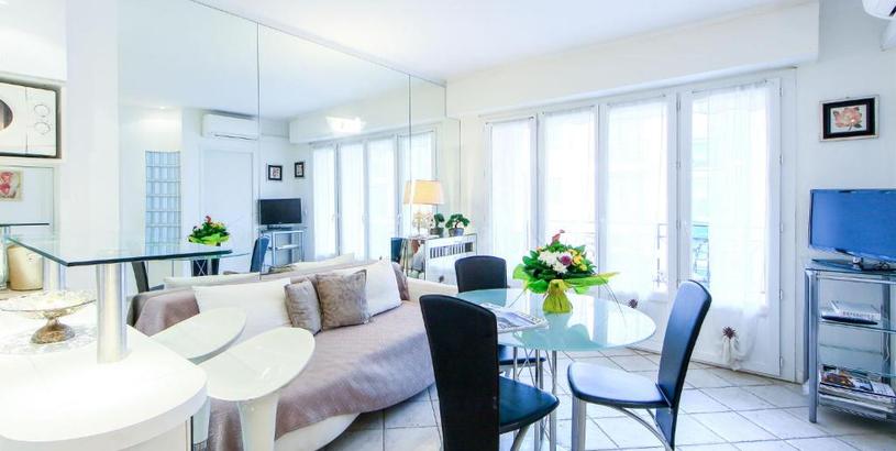 Apartments Apartment Le Cheverny by Interhome