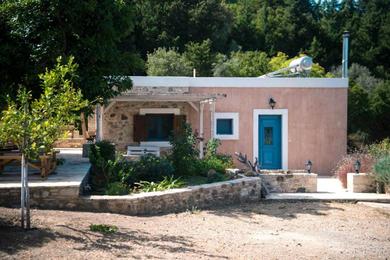 Отель Chaihoutes stone House into Olive farm in Zia