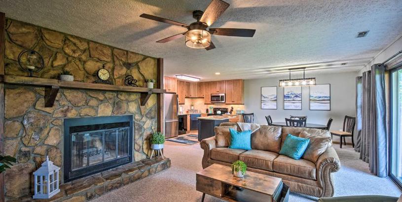 Apartments Stylish Sky Valley Condo with Club Amenities!