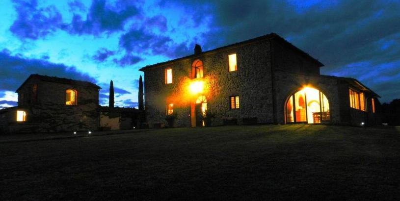 Вилла Castello di Montalto Villa Sleeps 24 with Pool Air Con and WiFi