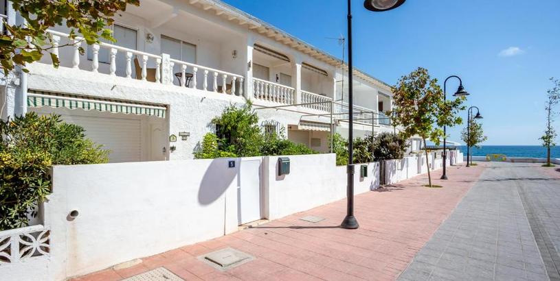 Holiday home Lets in the Sun La Cala Beachside Townhouse