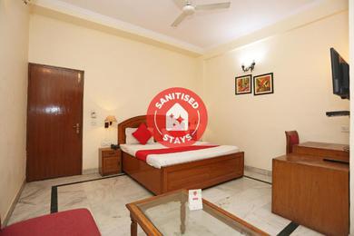 Hotel OYO 9585 Hotel Maharaja Palace