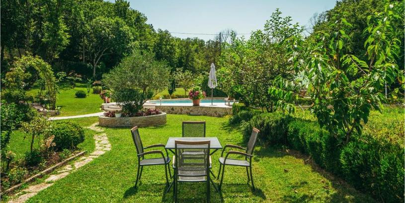  Beautiful home in Grubine with Outdoor swimming pool, WiFi and 6 Bedrooms