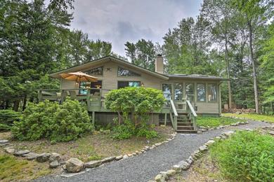 Holiday home Peaceful Lakefront Oasis with Deck and Private Beach!