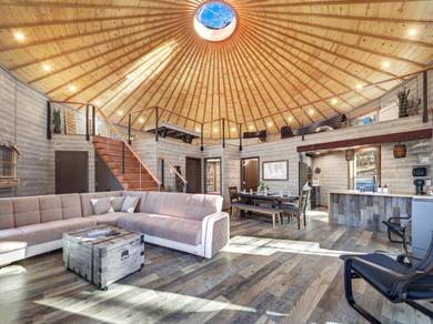 Villa Shenandoah Yurt: Hot Tub~Wood Stove~WiFi~EVcharger