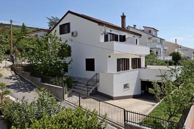 Guest house Apartments and rooms with parking space Selce, Crikvenica - 2362