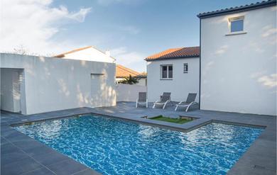 Beautiful home in Saturargues with WiFi, Outdoor swimming pool and 4 Bedrooms