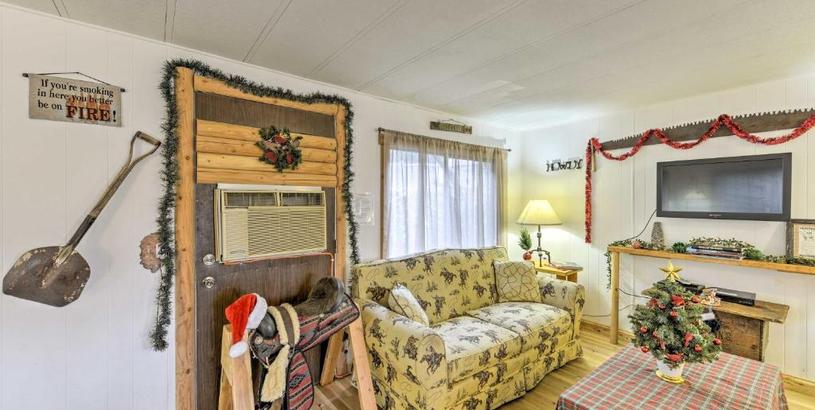 Holiday home Single-Story Grants Pass Home with Fire Pit!