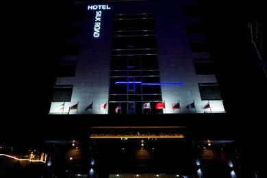 Отель Reborn Suwon Silkroad Hotel