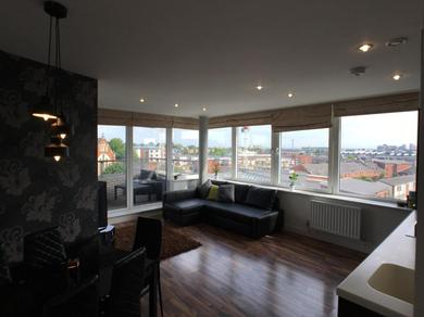 Apartments Luxury 2 Bed Penthouse Apartment near station