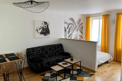 Apartments Bel appartement refait à neuf, face à la gare SNCF