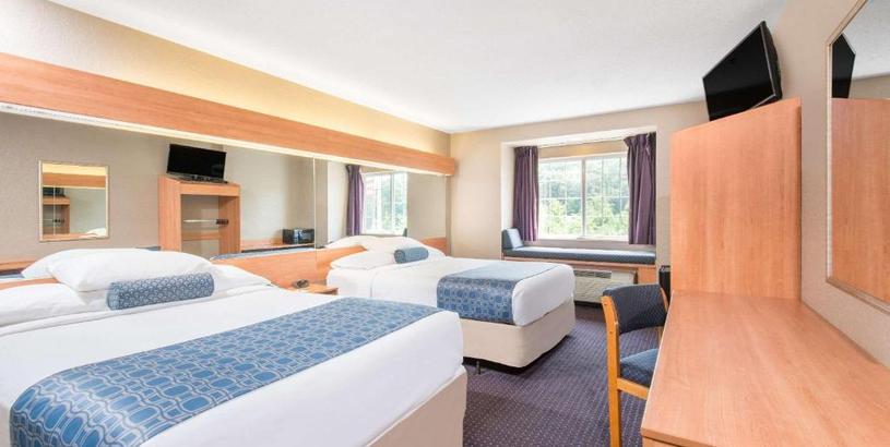 Отель Microtel Inn & Suites by Wyndham Hazelton/Bruceton Mills