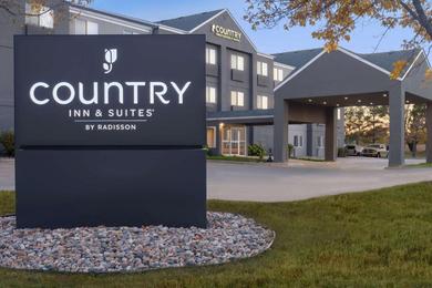 Отель Country Inn & Suites by Radisson, Brookings