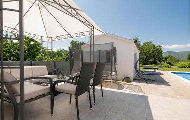 Holiday home Awesome Home In Donji Prolozac With 4 Bedrooms, Wifi And Outdoor Swimming Pool