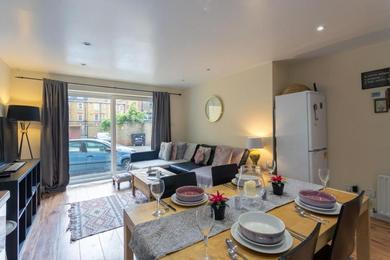 Holiday home Stylish and Homely 4 Bedroom Home in East London