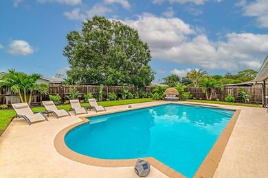 Holiday home Private Backyard Oasis! Hot Tub & Salt Water Pool!