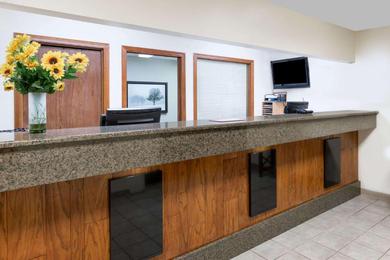 Hotel Days Inn & Suites by Wyndham Des Moines Airport