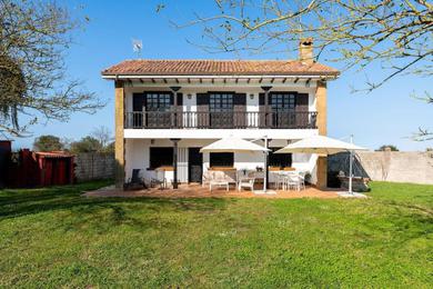 Holiday home La Güeli: rural house with spectacular views!