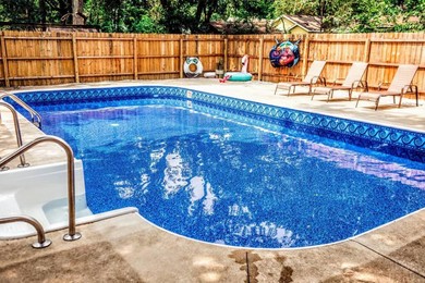 Hotel Private oasis hot tub huge pool 10 min to downtown