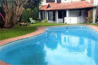 Holiday home preciosa casa con jardin y pileta en Olivos