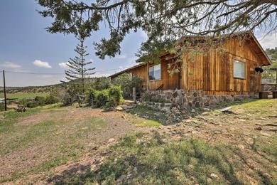 Дом отдыха Peaceful Ranch Cabin with Scenic Views, 6 Mi to Town