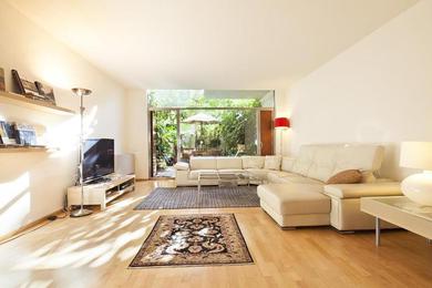 Апартаменты Apartment with 4 bedrooms in Barcelona with enclosed garden and WiFi