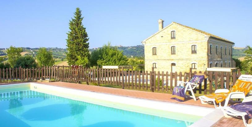 Villa 6 bedrooms villa with private pool furnished garden and wifi at Montecarotto