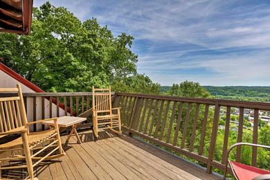 Burkesville Apt with Deck, Views and Pool Access!