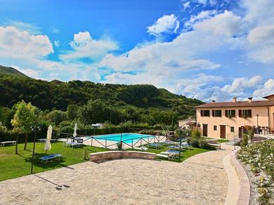 Дом отдыха Magnific Holiday Home in Piobbico Marche with Pool