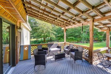 Hotel Cozy Livingston Manor Home with Wood-Burning Stove!