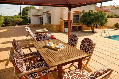 Шале Arenales Great Home with AC, Pool and Barbecue