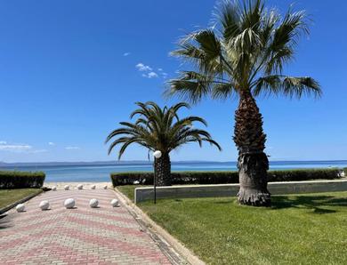 Дом отдыха Cozy Beachfront Maisonette Offers Panoramic Views of Sea