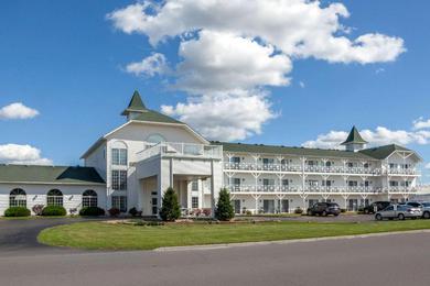 Отель Clarion Hotel & Suites