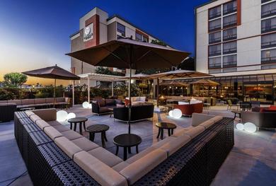Отель DoubleTree by Hilton San Bernardino
