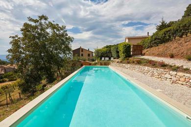 Villa Silvignano Villa Sleeps 8 with Pool and Air Con