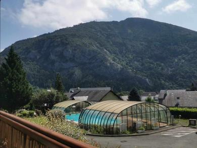 Hotel Vue montagne avec piscine et balcon