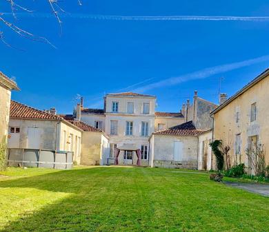 Holiday home THE PAINTED HOUSE * AUTHENTIC CHATEAUNEUF