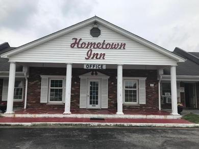 Мотель The Hometown Inn