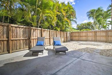 Holiday home Pet-friendly Paradise with Pool about 6 Mi to Beach!