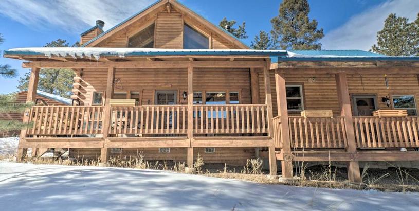 Holiday home Log Cabin with Mountain Views about 30 Mi to Pikes Peak!