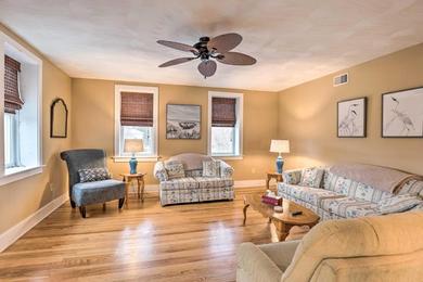 Apartments Bright Vacation Rental in Finger Lakes Area!