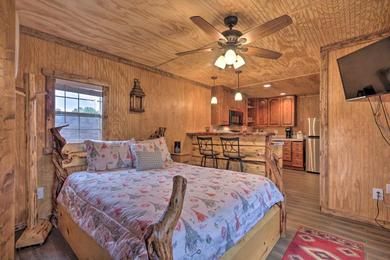 Holiday home Pet-Friendly Cabin, 3 Mi to Show Low Lake!