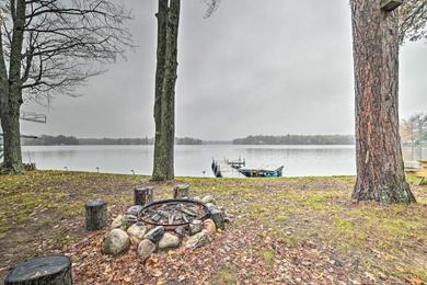 Charming Lakefront Lupton Cottage with 2 Docks!